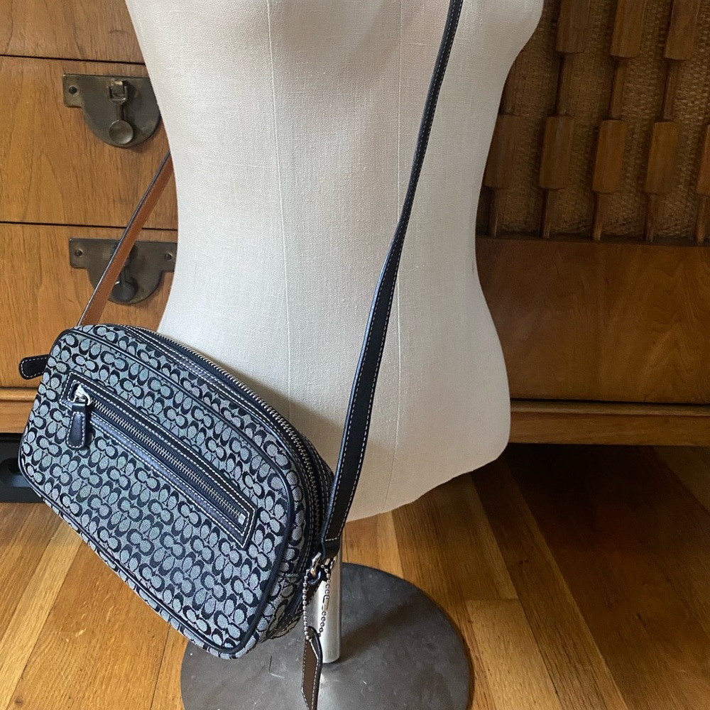 COACH Cross body purse w/adjustable strap 👜